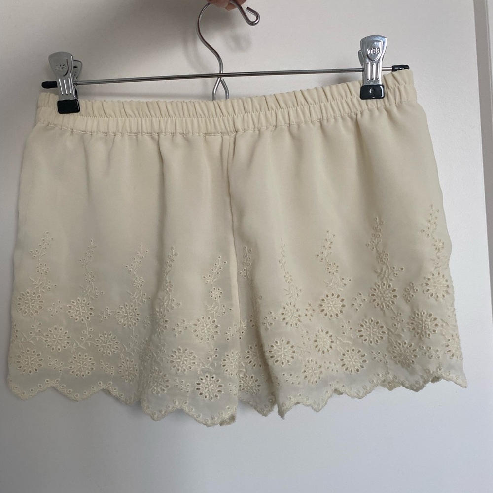 XS cream laced shorts